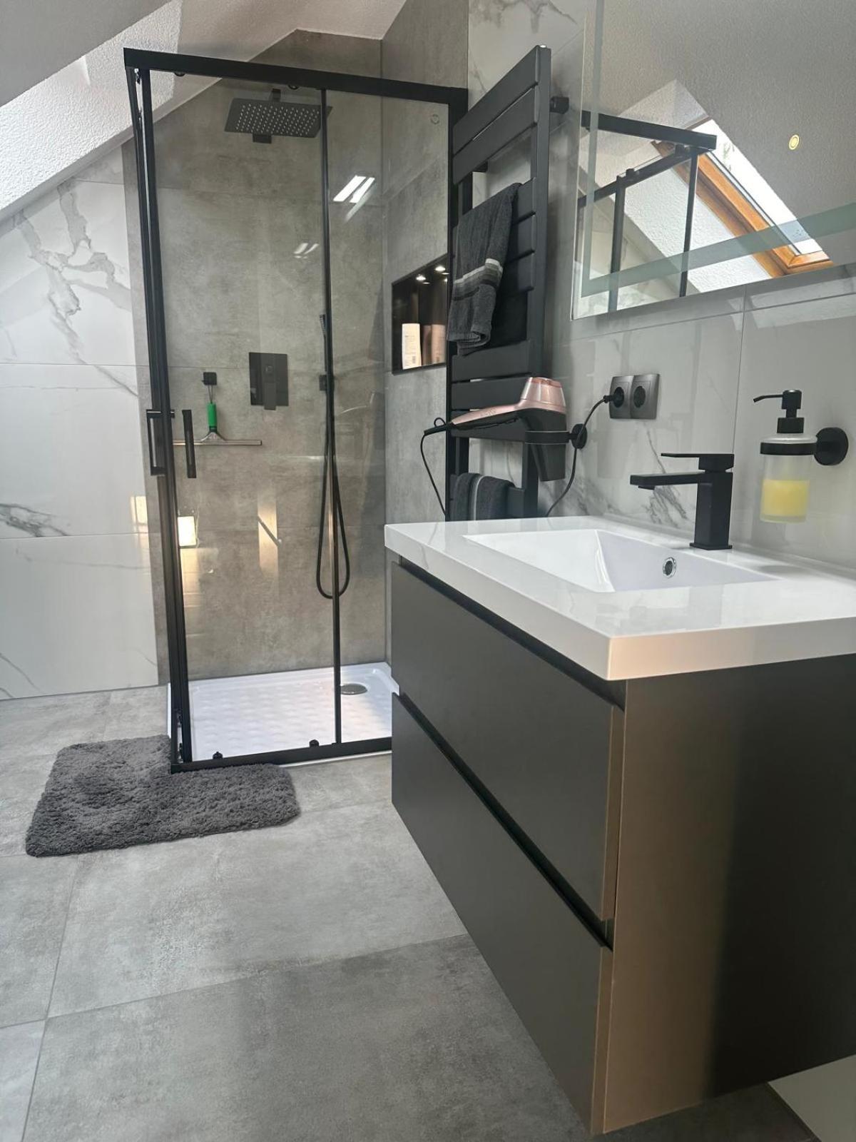 Flexible, Schoene Und Gut Aussehende Feriensuite รอยท์ลิงเงน ภายนอก รูปภาพ
