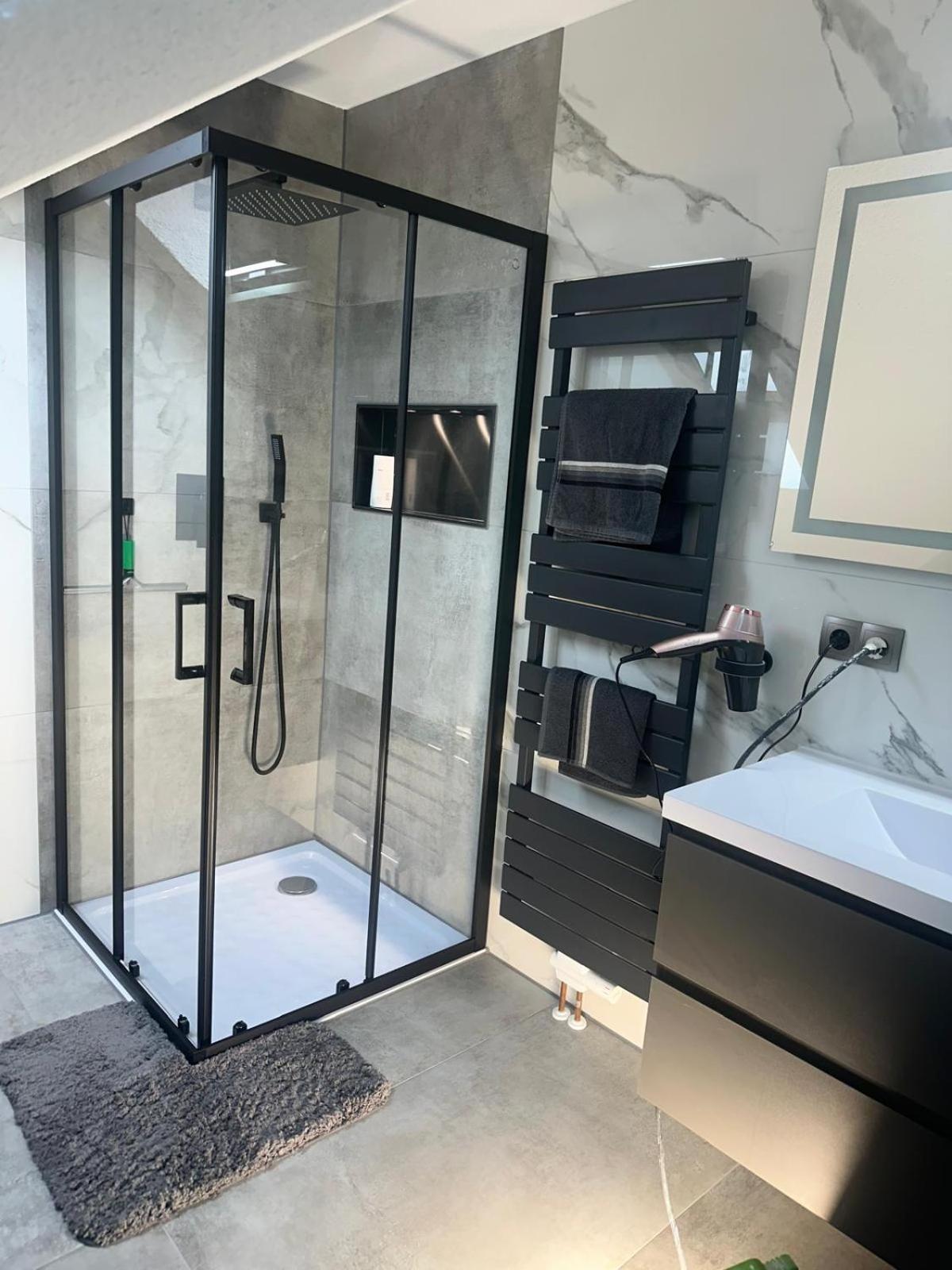 Flexible, Schoene Und Gut Aussehende Feriensuite รอยท์ลิงเงน ภายนอก รูปภาพ